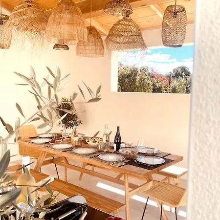 Moderne Entre Centre Et Nature * ニーム