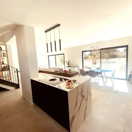 Moderne Entre Centre Et Nature *
