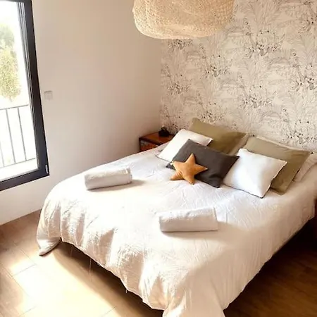 Moderne Entre Centre Et Nature ニーム