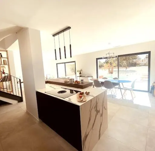 Moderne Entre Centre Et Nature *